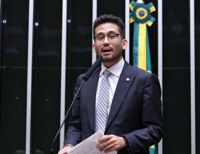 Câmara dos Deputados analisa projeto que bloqueia criptomoedas de grupos terroristas no Brasil