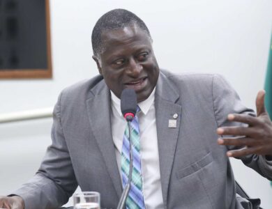 Deputado aponta crise diplomática com tarifaço dos Estados Unidos e questiona segurança do mercado de criptomoedas e Pix