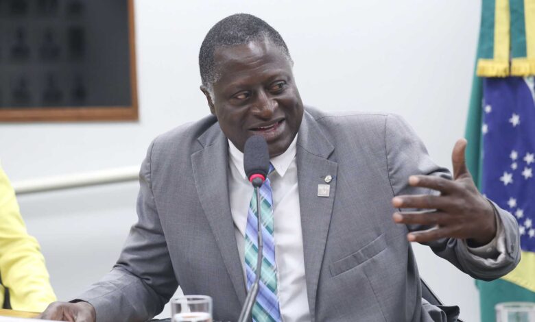 Deputado aponta crise diplomática com tarifaço dos Estados Unidos e questiona segurança do mercado de criptomoedas e Pix