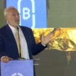 Peter Schiff diz que Bitcoin cairá ainda mais quando as bolsas recuarem e afirma que STRC da Strategy entrará em “espiral da morte”