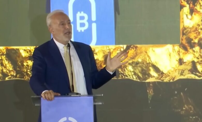 Peter Schiff diz que Bitcoin cairá ainda mais quando as bolsas recuarem e afirma que STRC da Strategy entrará em “espiral da morte”