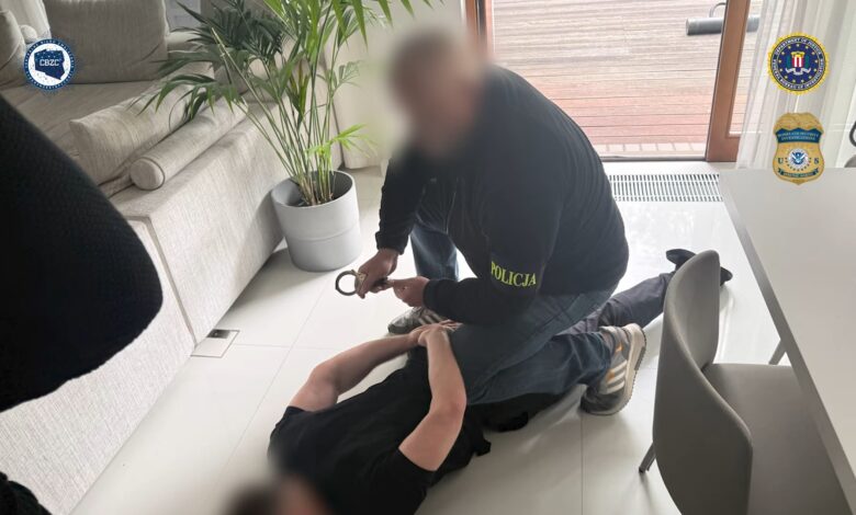 Polônia prende quatro pessoas envolvidas em roubo de criptomoedas e outros crimes