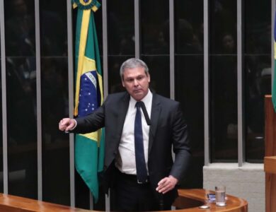 Deputado do PT quer proibir uso de criptomoedas e Pix crédito para casas de apostas e promete punição para empresas
