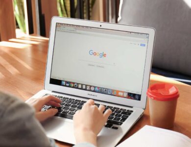 Novo aplicativo do Google cria resumos de criptomoedas com a ajuda de IA