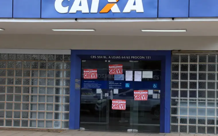 Bancários da Caixa entram em greve enquanto BB tem adesão parcial