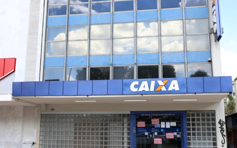Funcionários da Caixa votarão decisão sobre continuidade da greve