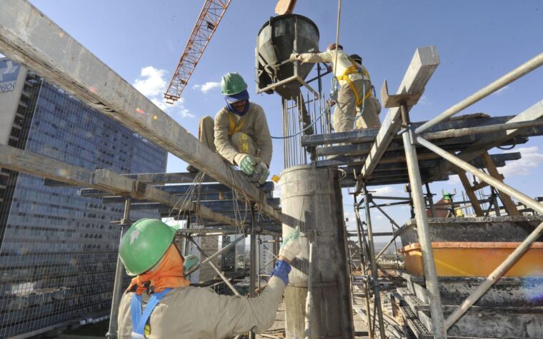 Brasil registra criação de 165,8 mil empregos formais em agosto