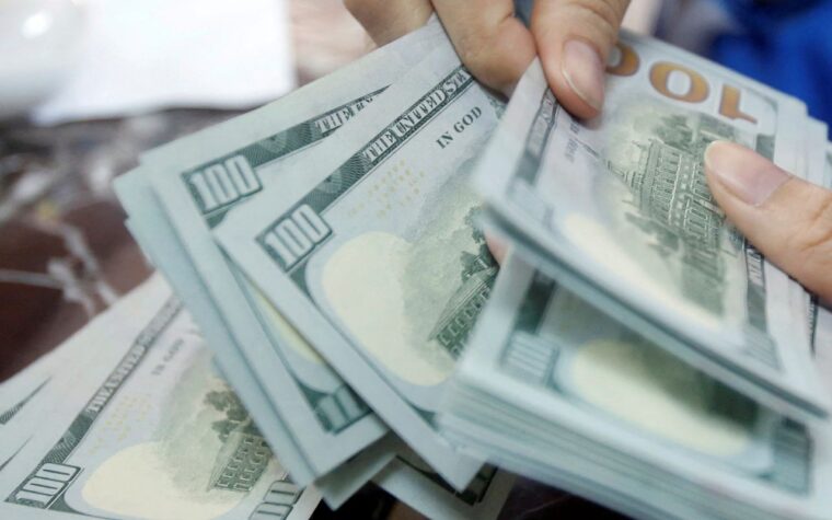 Dólar encerra em alta próximo a R$ 5,15 devido a incertezas globais