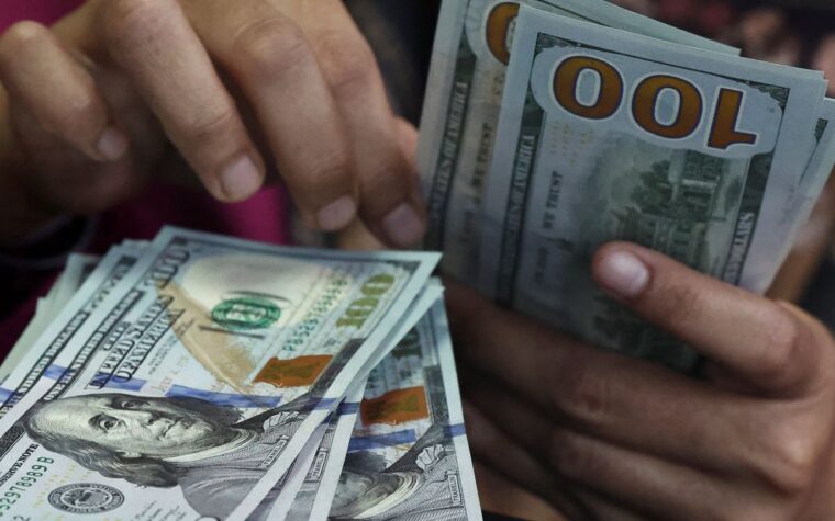 Dólar alcança R$ 5,22, maior valor em sete meses