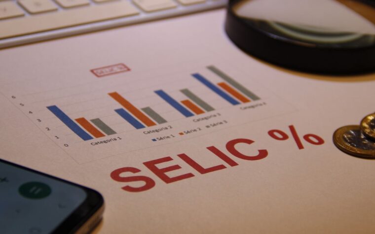 Previsão da Selic é ajustada para 13,50% pelo mercado financeiro