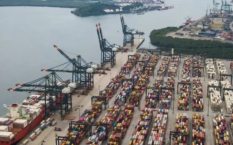 Porto de Santos atinge recorde histórico de cargas em 2025 com 186,4 mi t