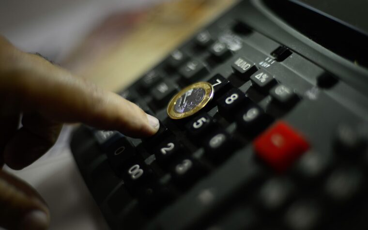 Dívida Pública do Brasil pode chegar a R$ 10,3 trilhões em 2026