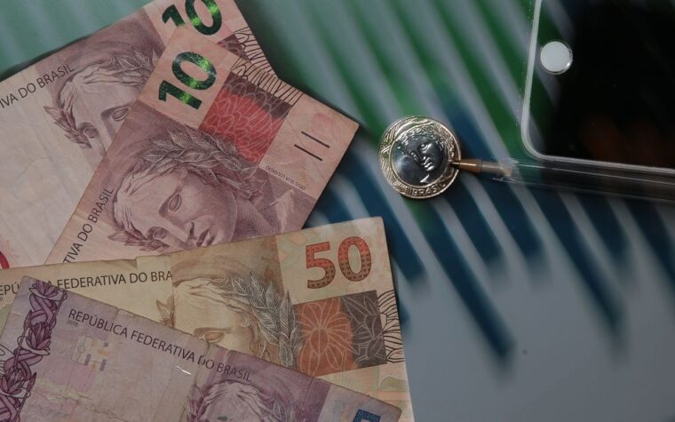Copom reduz Selic devido à menor atividade econômica