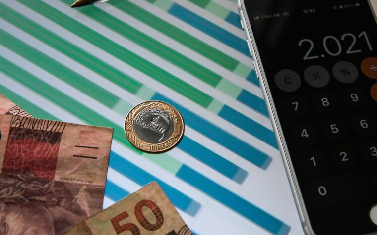 Inflação fecha 2025 em 4,26%, abaixo da meta de 4,5% do governo