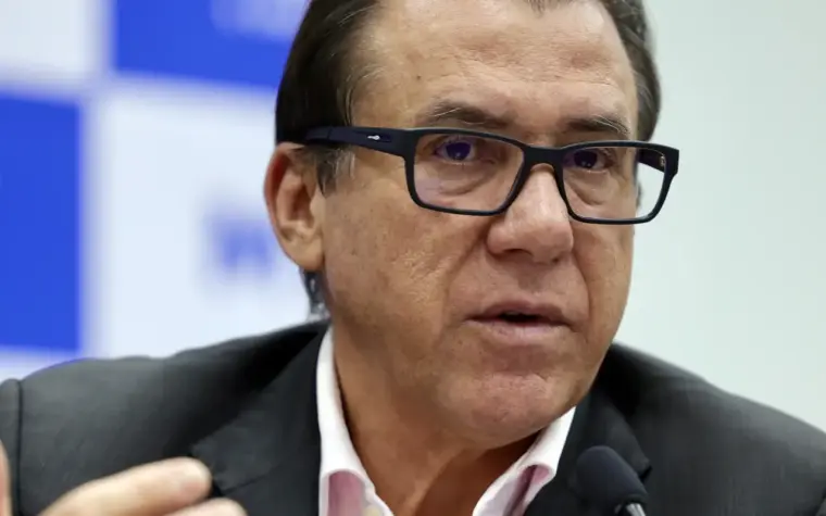 Ministro destaca impacto da alta dos juros sobre o emprego em 2025