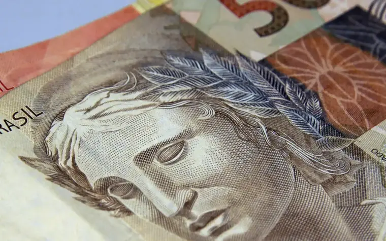 Desfalque na poupança: brasileiros retiram R$ 10,5 bilhões em agosto