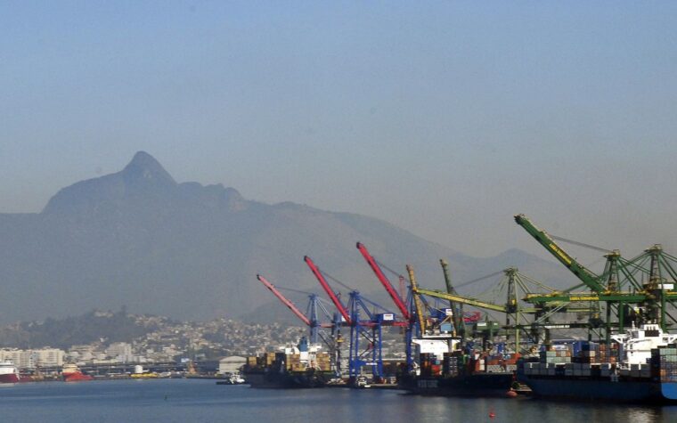 Projeção de superávit comercial para 2026 é reduzida para US$ 84,4 bilhões