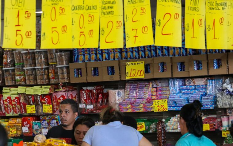Governo anuncia crédito para empresas impactadas por nova lei trabalhista