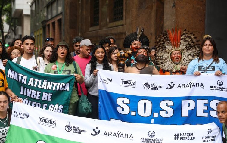 Sete blocos do pré-sal arrematados em leilão histórico no Brasil