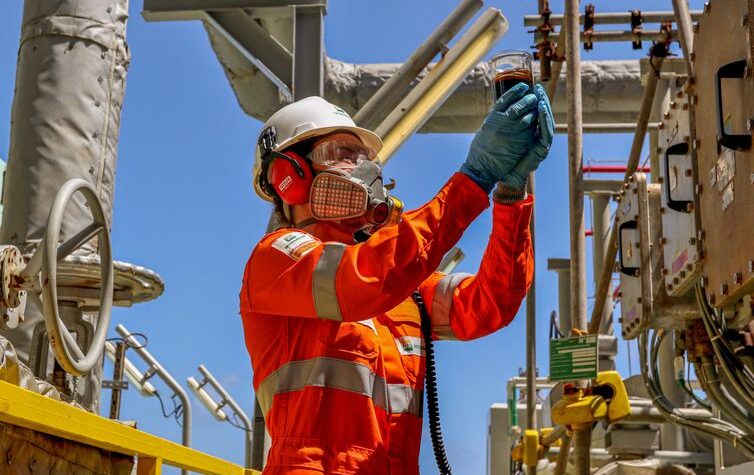 Leilão da ANP oferece mais de 320 blocos de exploração de petróleo
